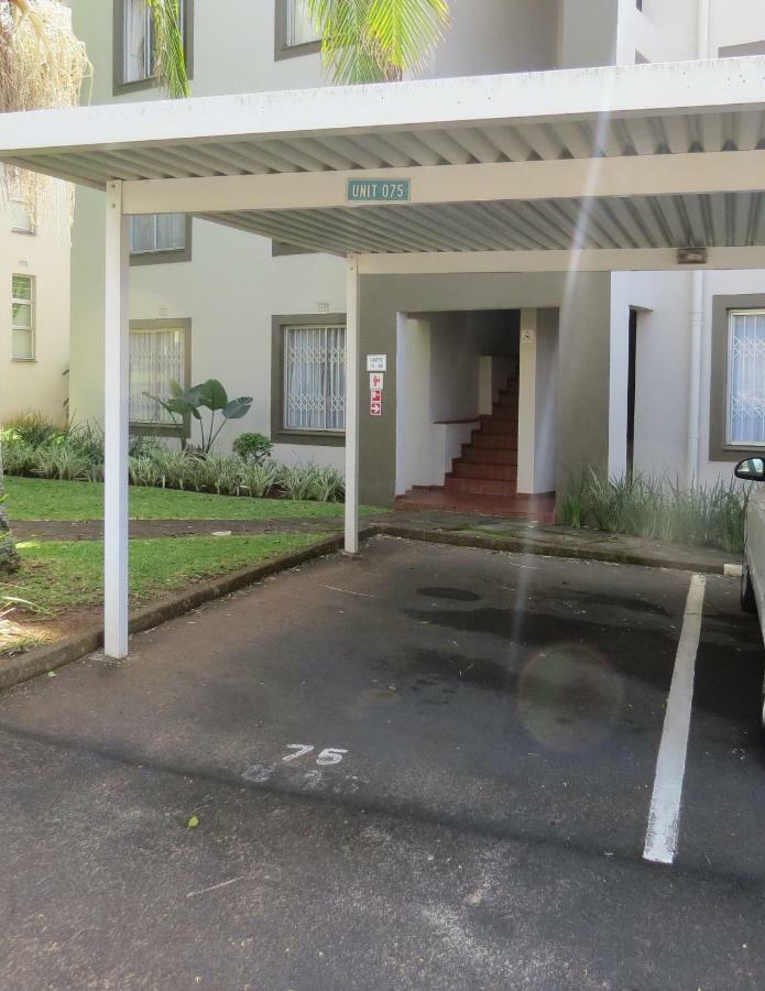 Laguna 75 Uvongo Beach Exterior photo